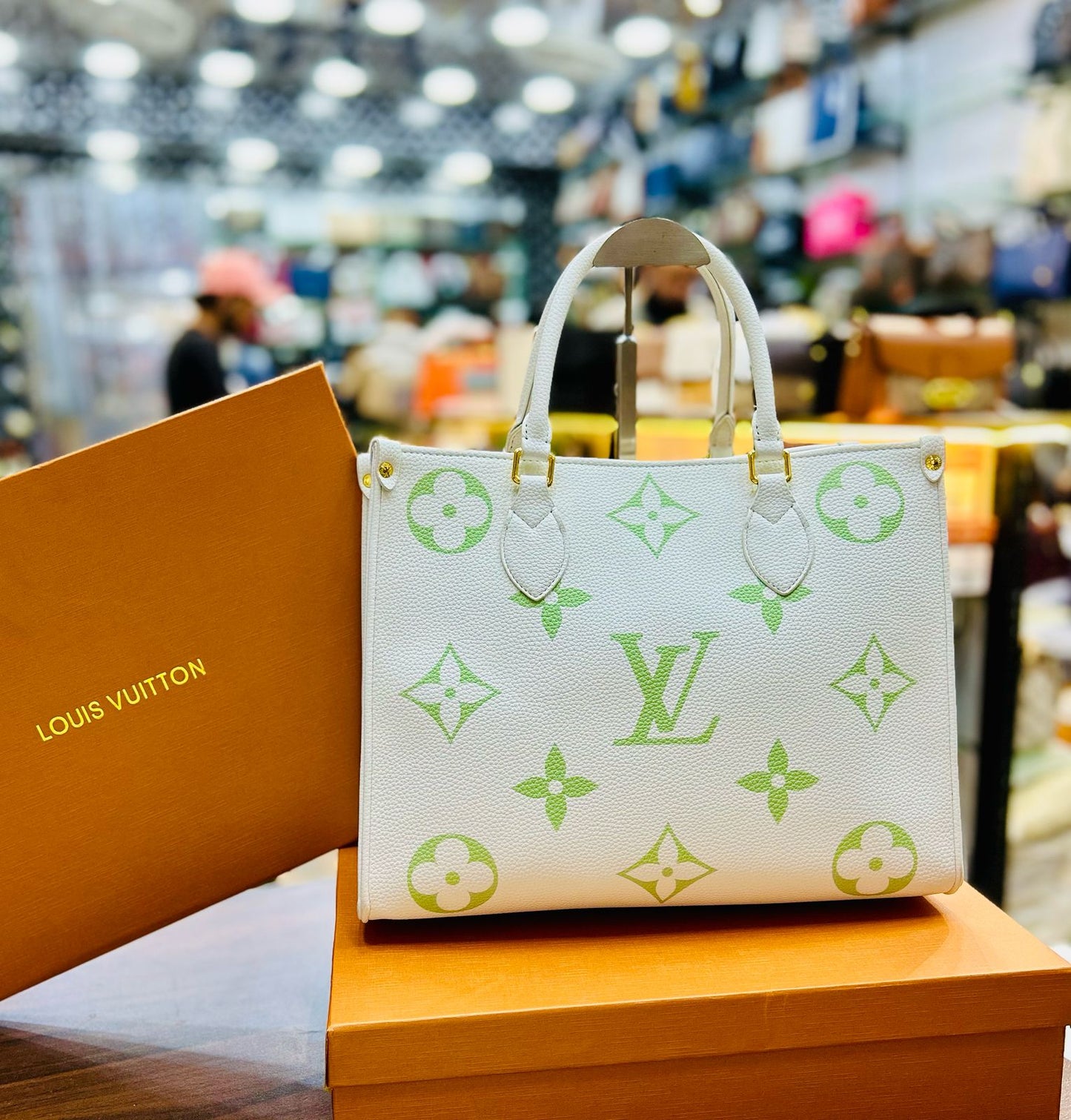 Louis Vuitton On The Go Tote Bag(Medium)