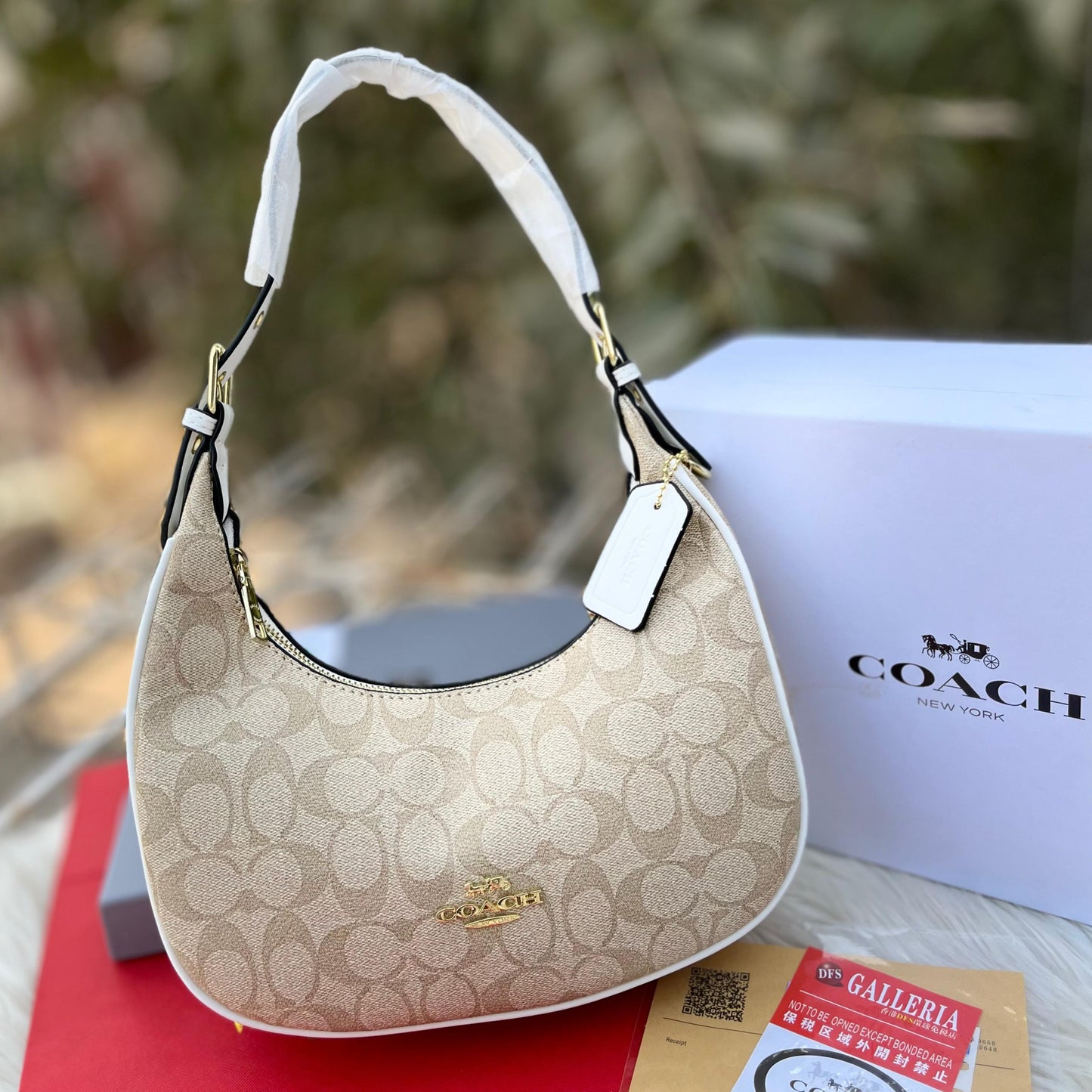 Coach Shoulder Bag In Signature Canvas