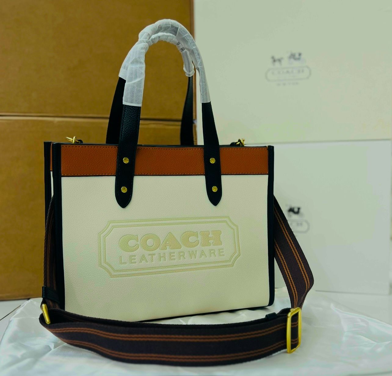 Field Tote 22 In Colorblock With Coach Badge